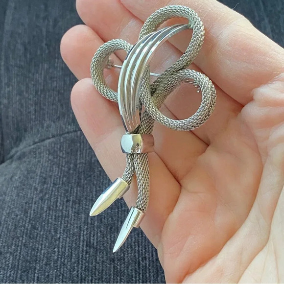 Vintage Art  Nouveau Silver Bow Modernist Brooch Pin with Dangling Tassels - Picture 7 of 8